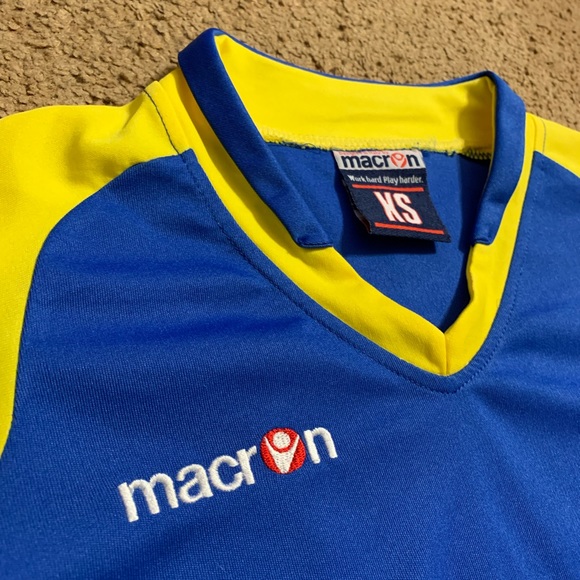 SOCCER LONG SLEEVE TRAINING JERSEY MACRON BLUE AND YELLOW PERFORMANCE SHIRT - Picture 2 of 6